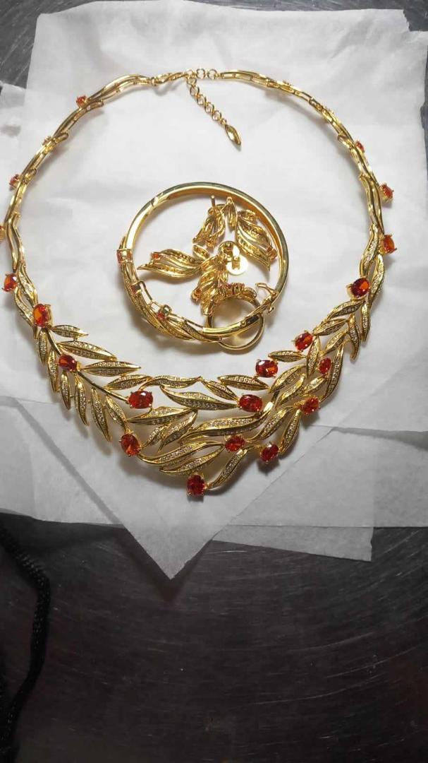 Gold Leaf & Garnet Suite